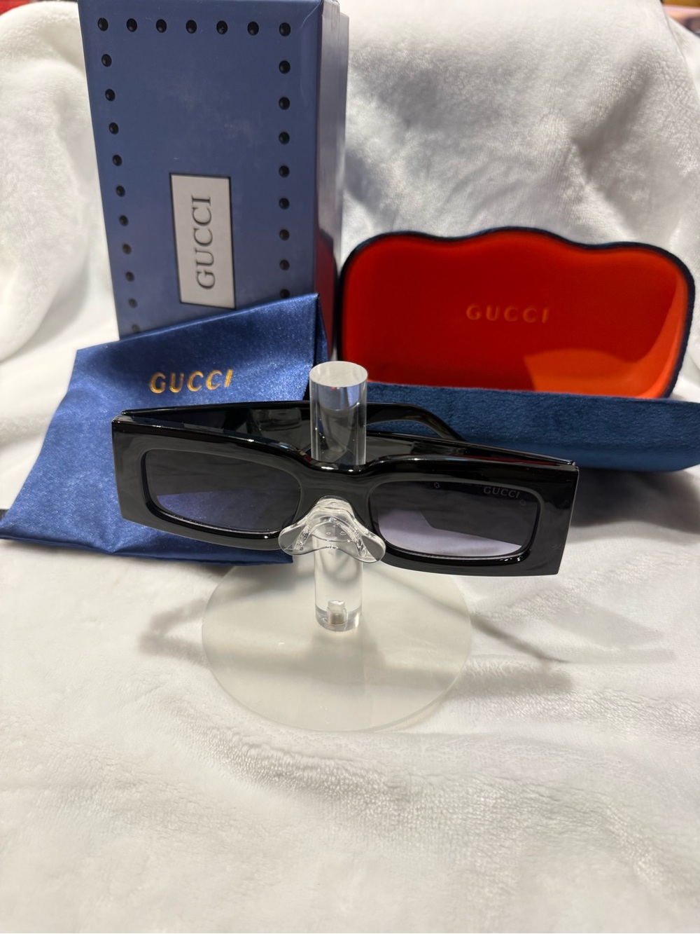 Gucci Black Rectangular Women's Sunglasses with Dark Lenses